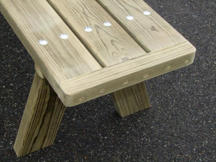 Détail renfort extrémité du banc
